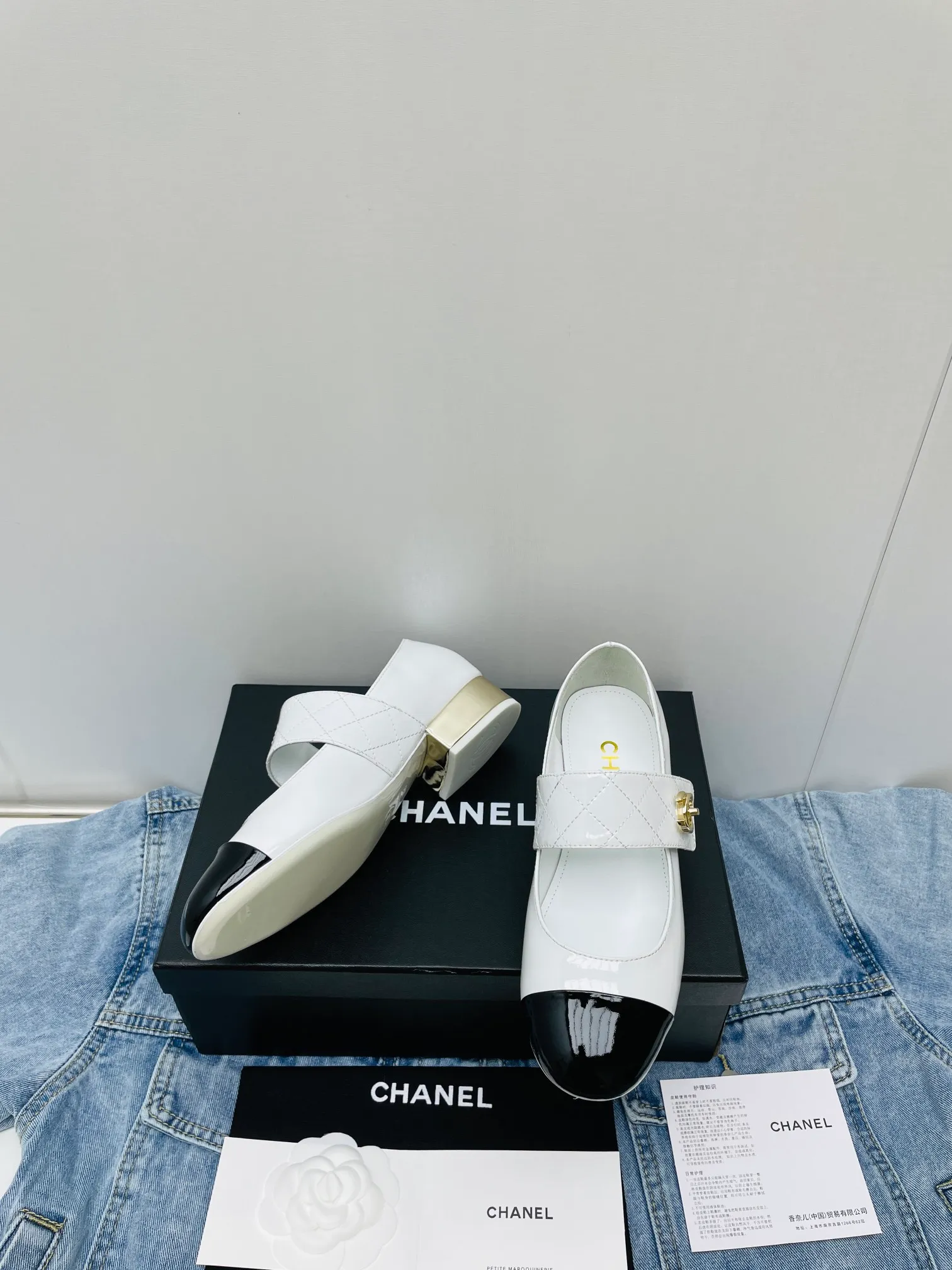 💕💕Factory direct selling price p480💕💕 Hot new model CHANEl 2023s Chanel classic rhombus Mary Jane shoes Celebrities Internet celebrity favorite Xiaohongshu highly recommends this year’s latest popular outfits A popular element you must not miss Personalized rust rhombus belt Elastic band and movable rotating metal buckle design suitable for any foot Soft lambskin lining Comfortable to wear and absorb sweat Fabric: Patent leather Lining: Sheepskin lining Outsole: Genuine leather outsole + electroplated heel Heel height: 3CM Code number: 35-40 (40 customized items are not returnable)